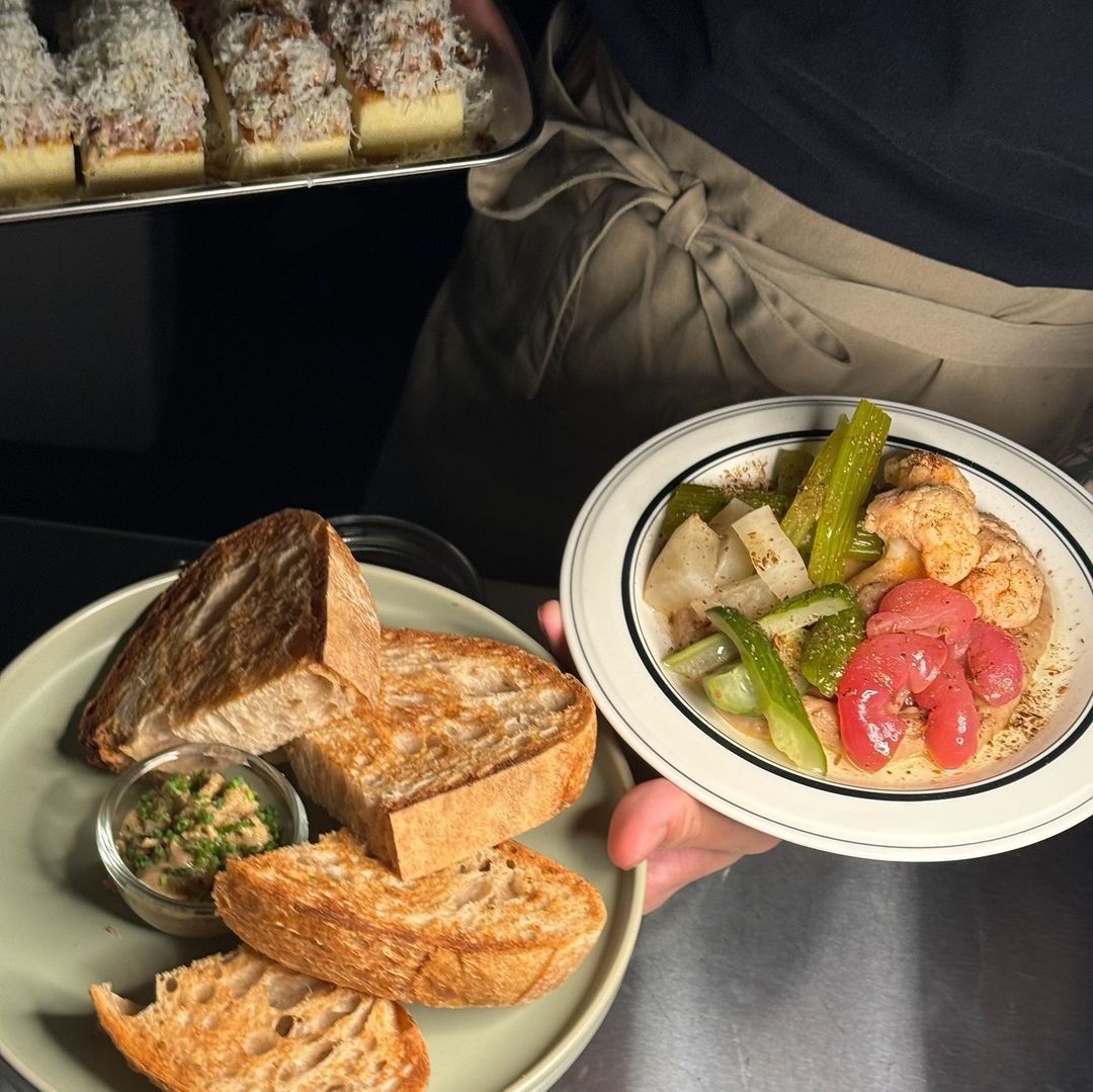 Pickle platter and sourdough bread with flavoured butter (Photo: Instagram / @villains_restaurant)