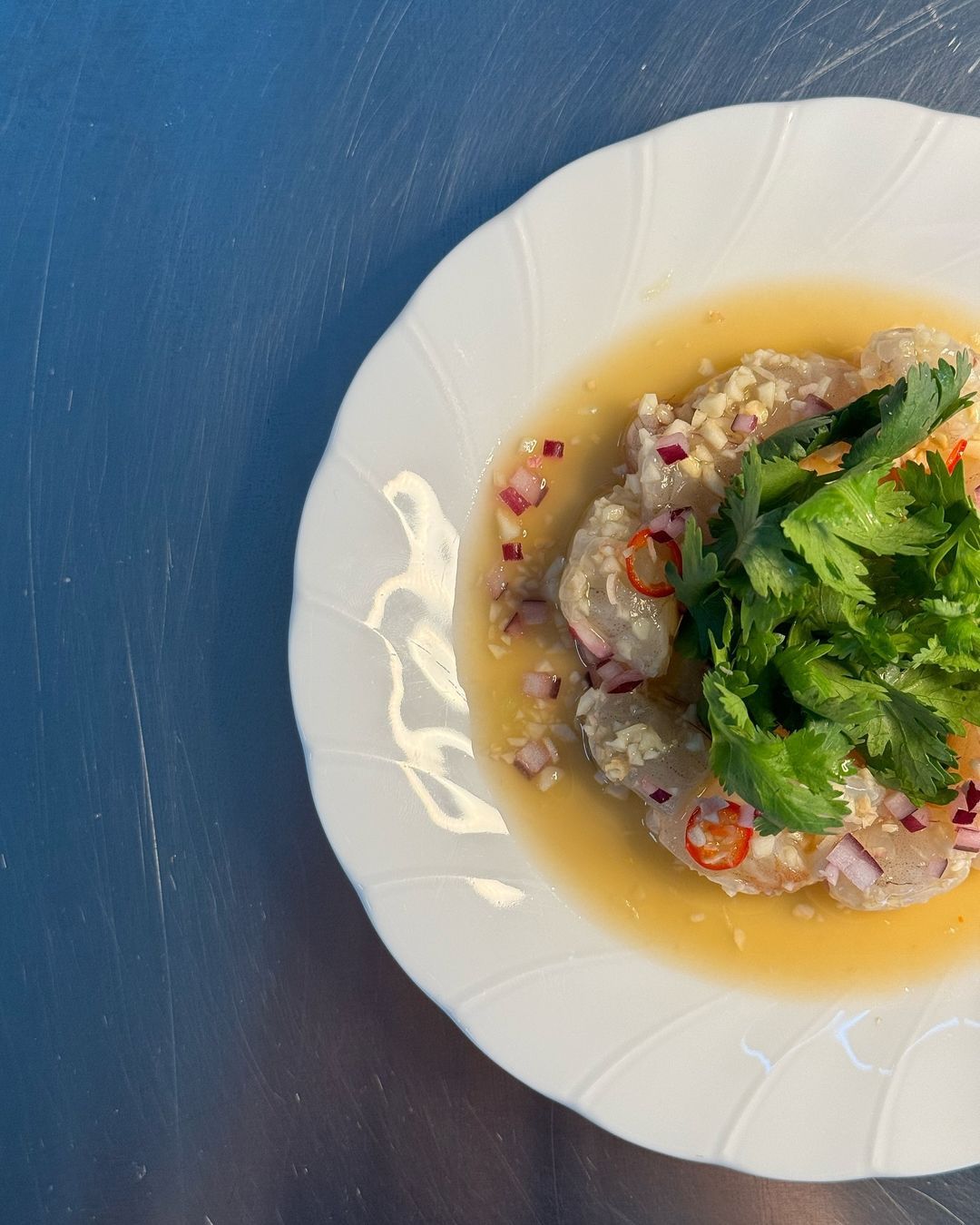 Prawn crudo with vinaigrette and coriander (Photo: Instagram / @villains_restaurant)