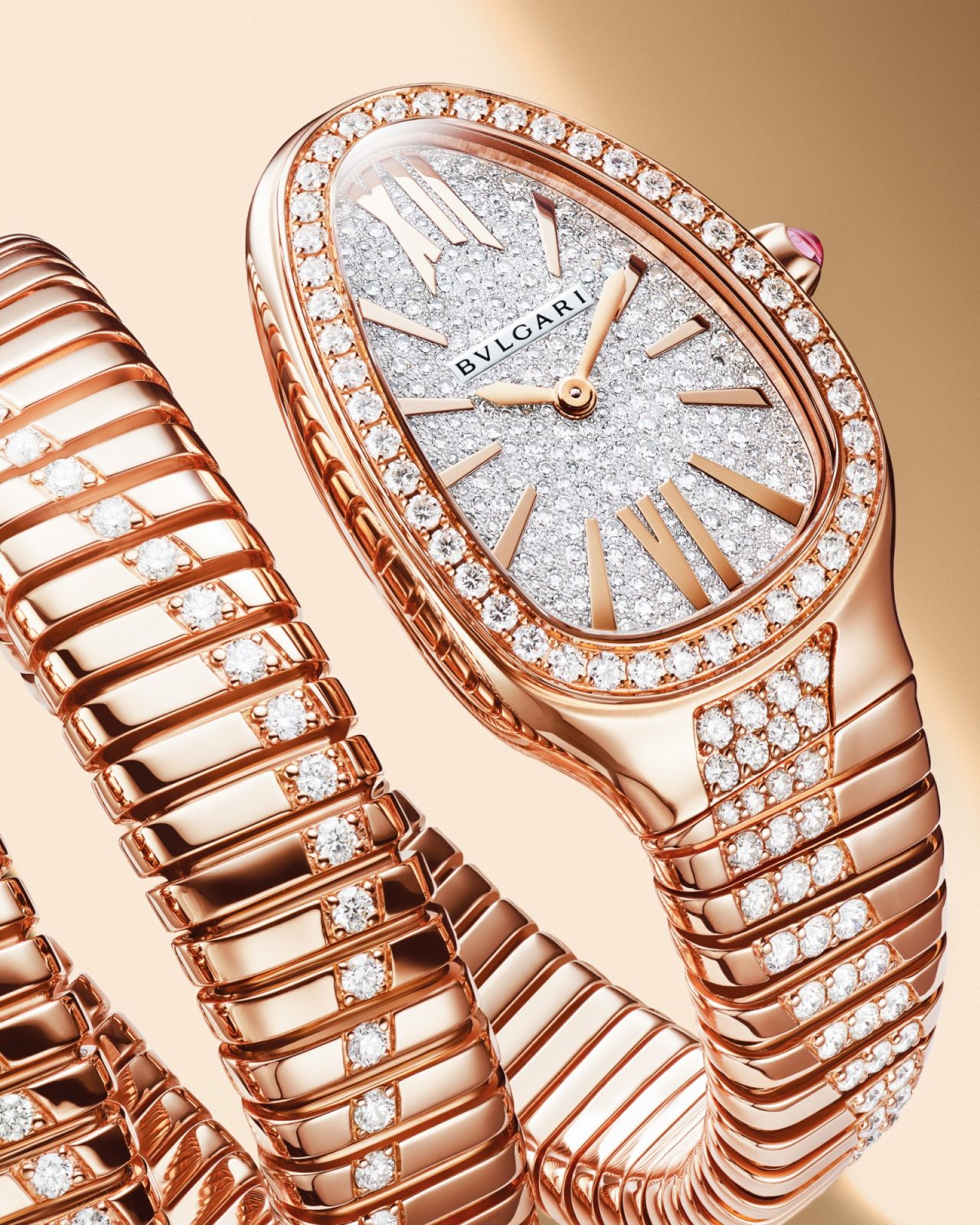 拜技術的進步所賜，Bulgari得以創作像Serpenti Tubogas Infinity這樣的新作品。（Photo: Bulgari）