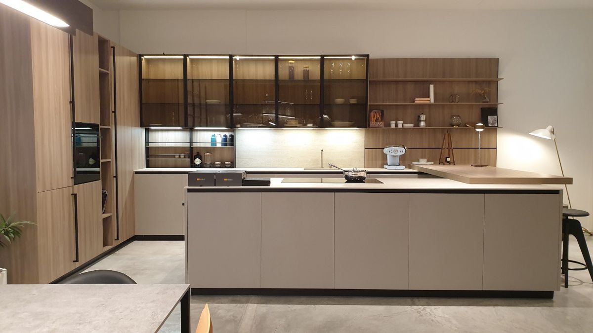 Glass-encase overhead cabinets ensure you have everything in sight