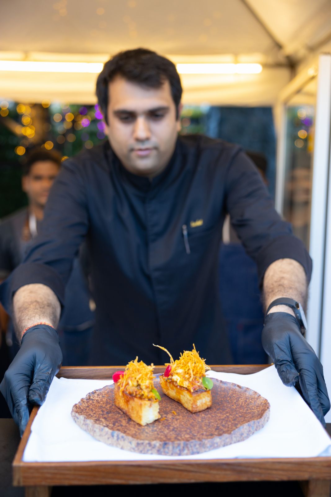 Bheja pav จากเชฟ Sanket Hoskote ร้าน Jharokha by Indus