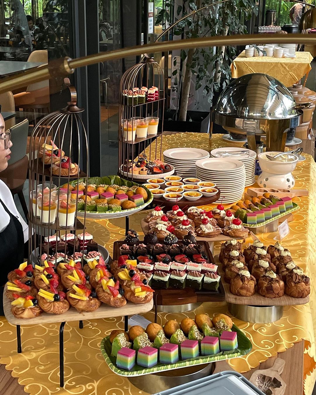 The dessert table at Locarasa’s Ramadan buffet (Photo: Instagram / @locarasa.bamboohills)