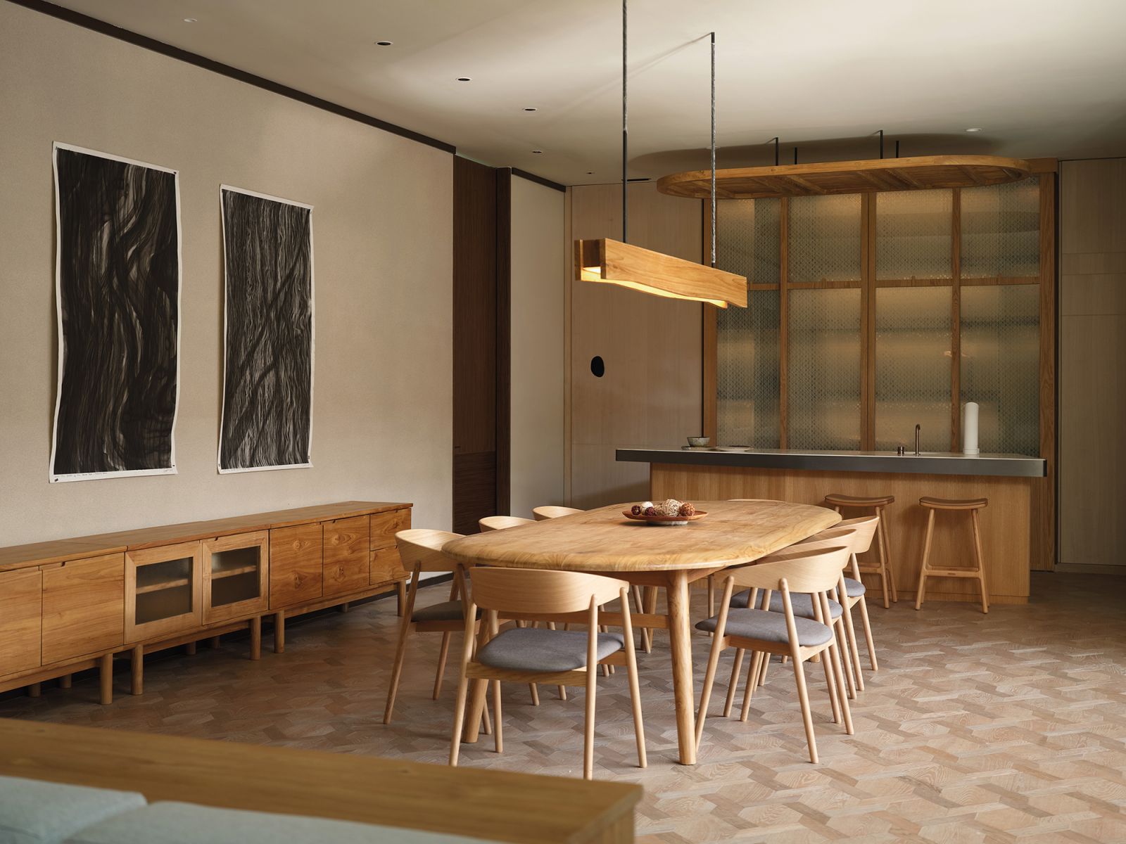 The customised furniture is paired with a bespoke 1.8m timber lighting fixture, AC2 dining chairs from Danish Design, and artworks from Jason Lim’s Under the Shadow of the Banyan Tree series