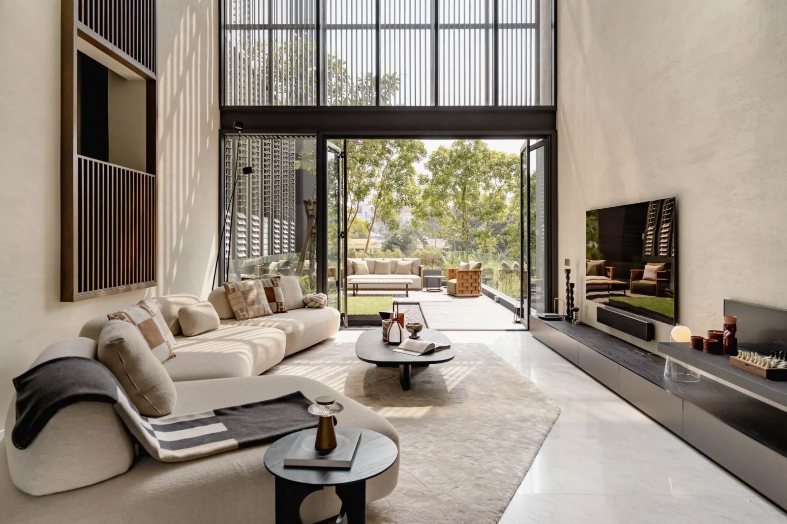 Soft neutral tones bathed in warm ambient lighting (Photo: Pixelaw Photography and Vesthetik)