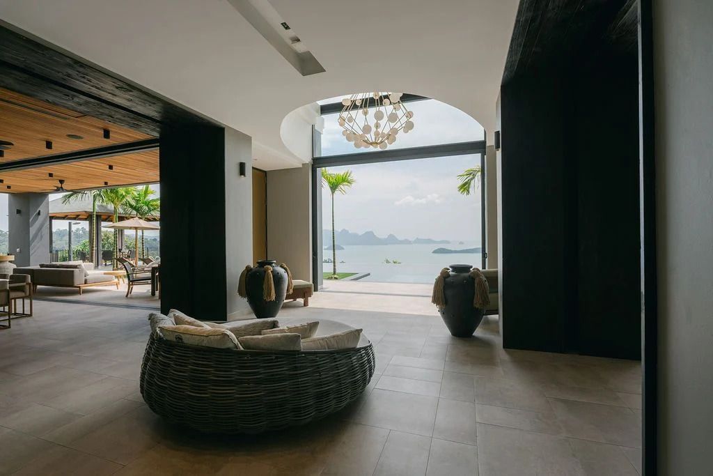A harmonious union between the indoors and outdoors (Photo: Memories.my)