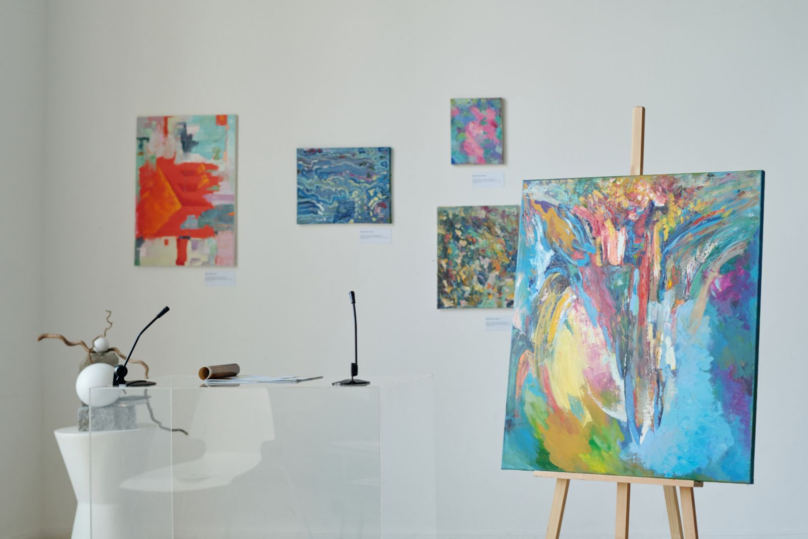 Horizontal image of modern colorful painting on canvas standing in art gallery