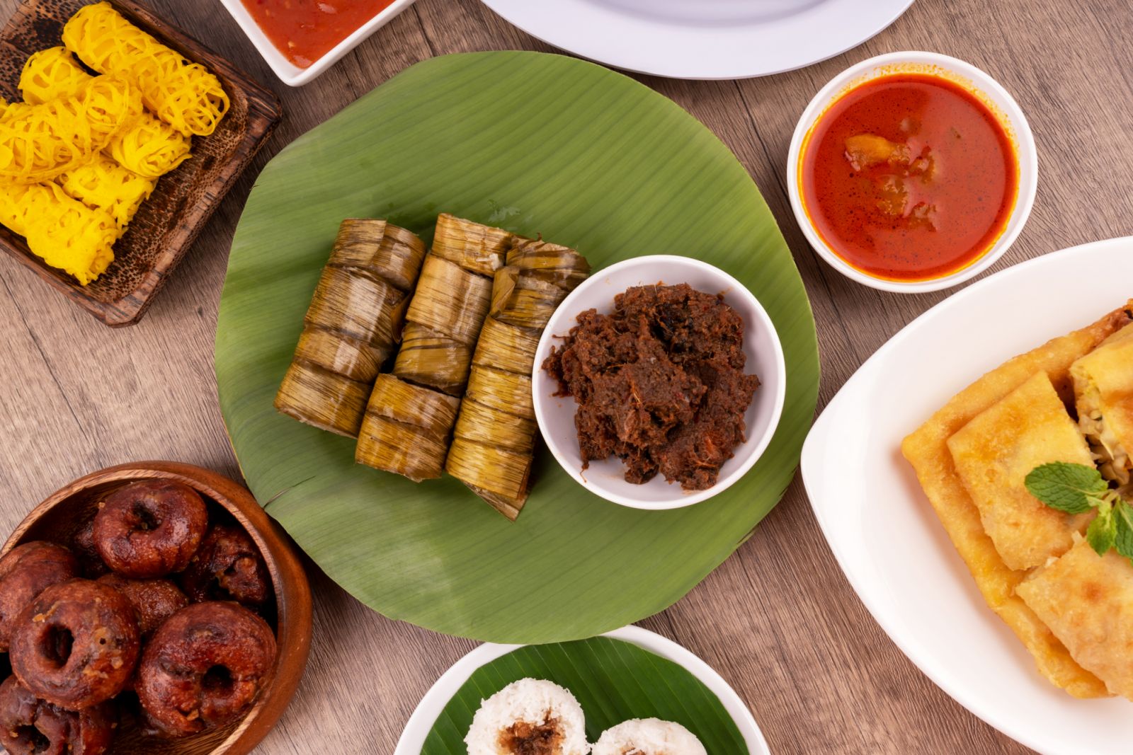 Lemang dengan rendang daging