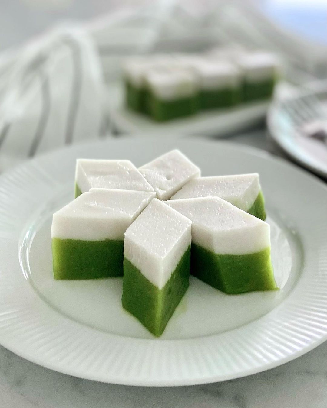 A plate of kuih talam (Photo: Instagram / @jhomekitchen))