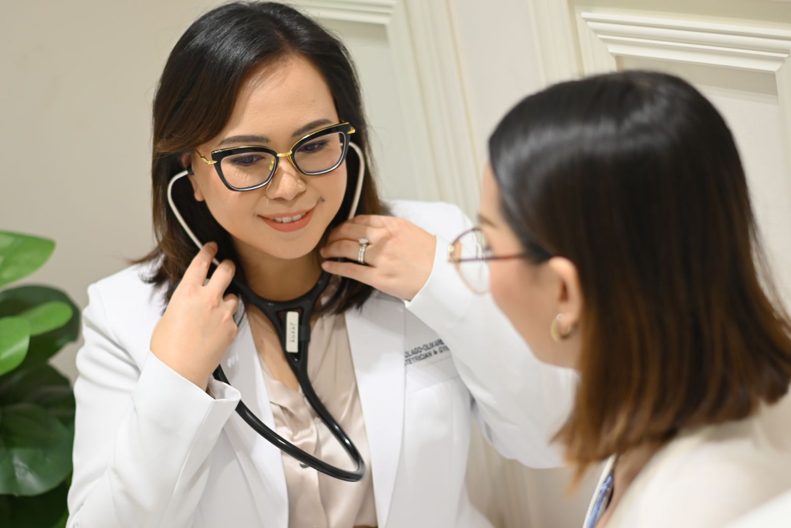 Dr Jaycy Violago-Olivarez and a patient