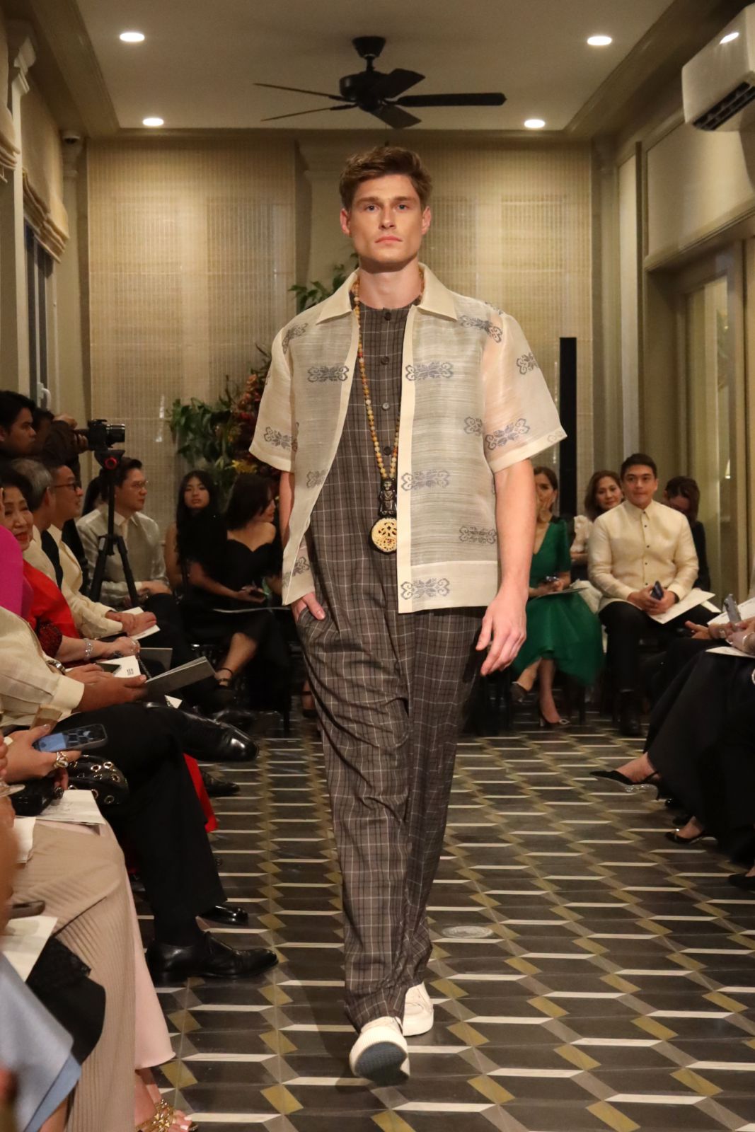 Una collection by Paul Cabral