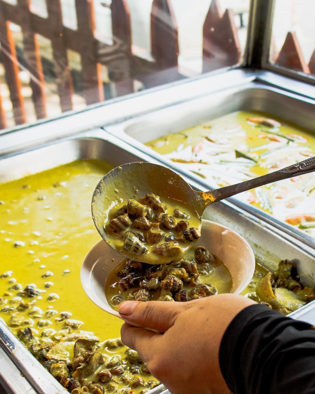 Siput sedut or sea snail masak lemak (Photo: Instagram / @jangsalaihouse)