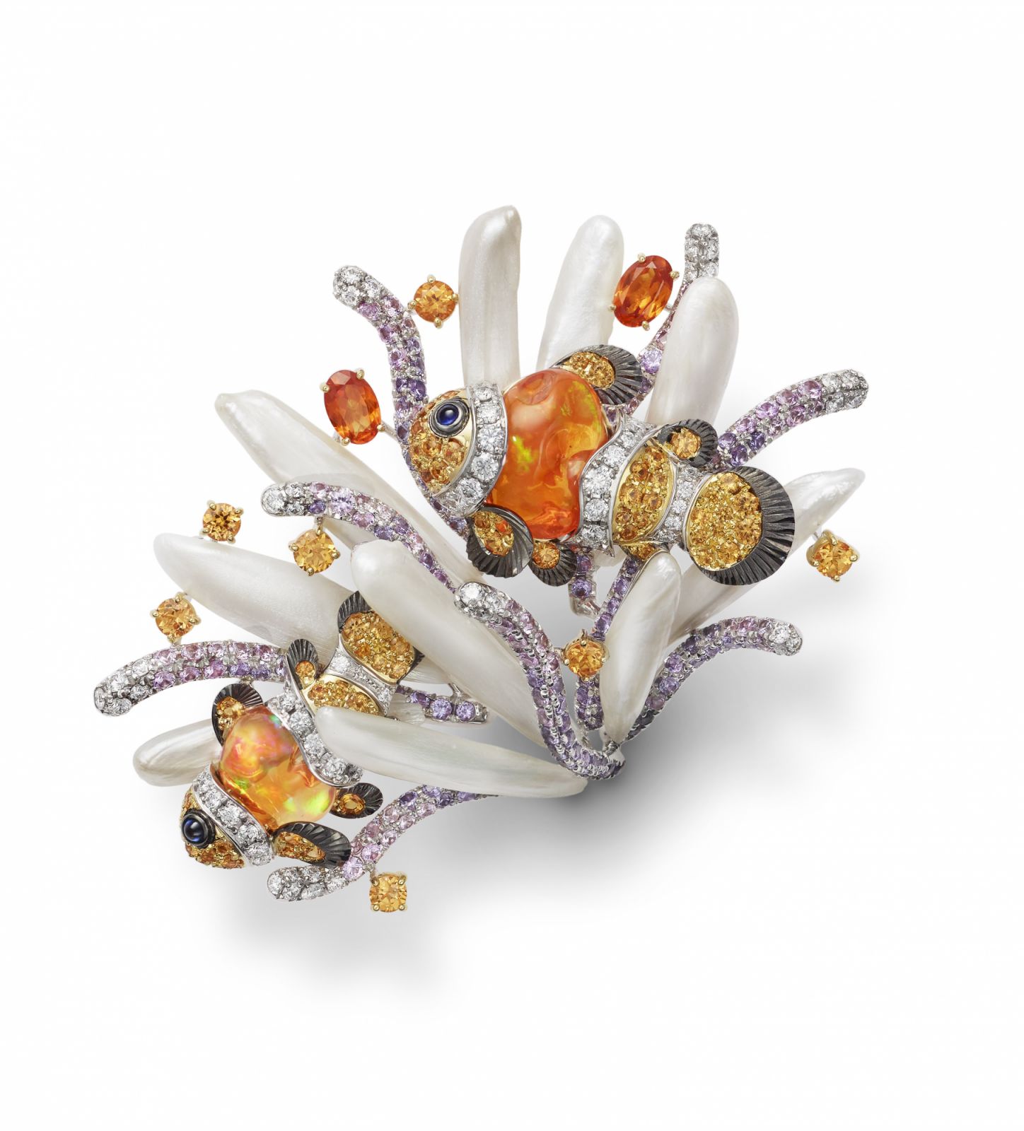 MIKIMOTO頂級珠寶系列《Praise to the Sea》– 小丑魚海葵造型胸針。（Photo: MIKIMOTO）