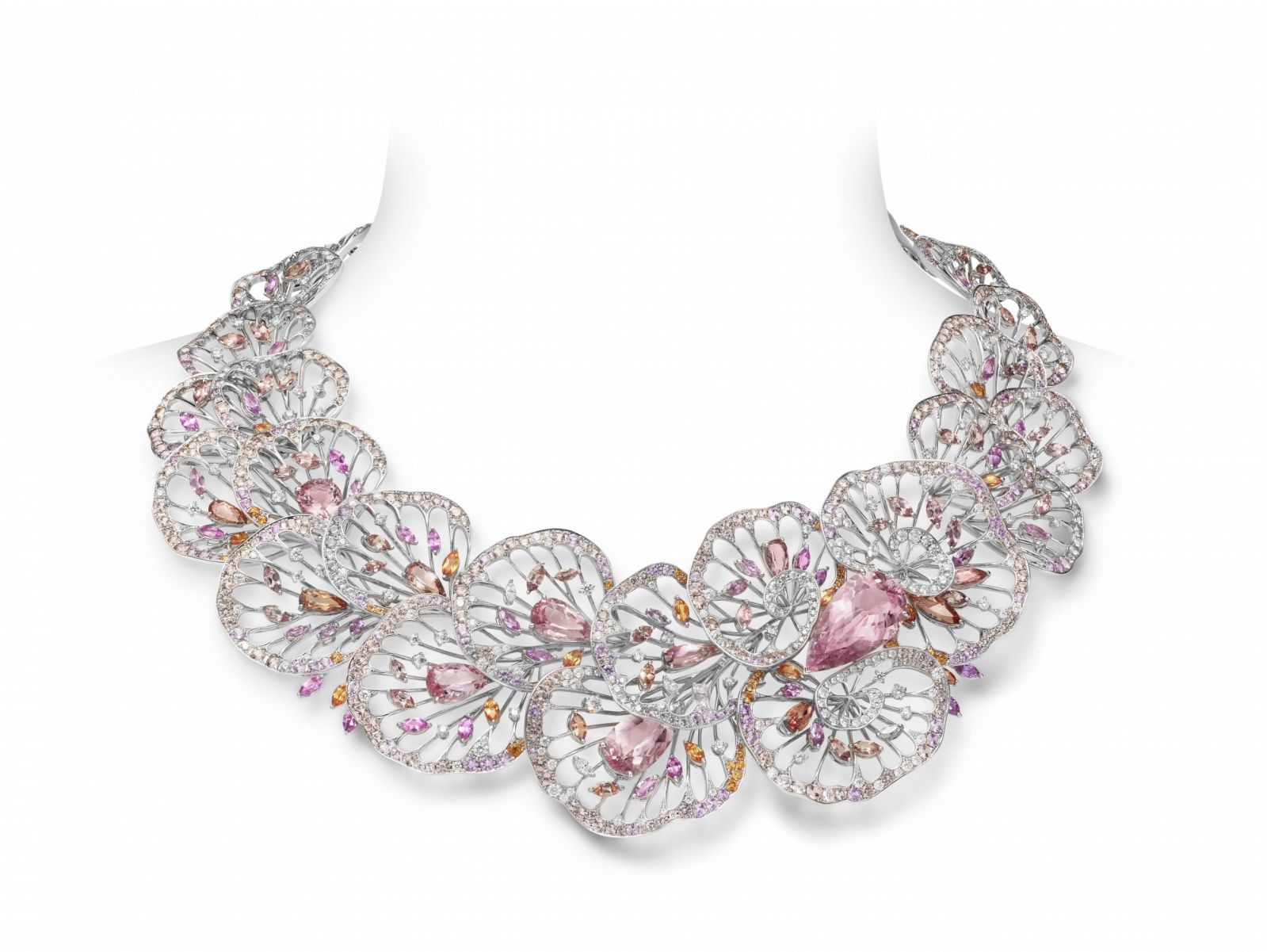 《Praise to the Sea》珊瑚造型摩根石項鍊。（Photo: MIKIMOTO）