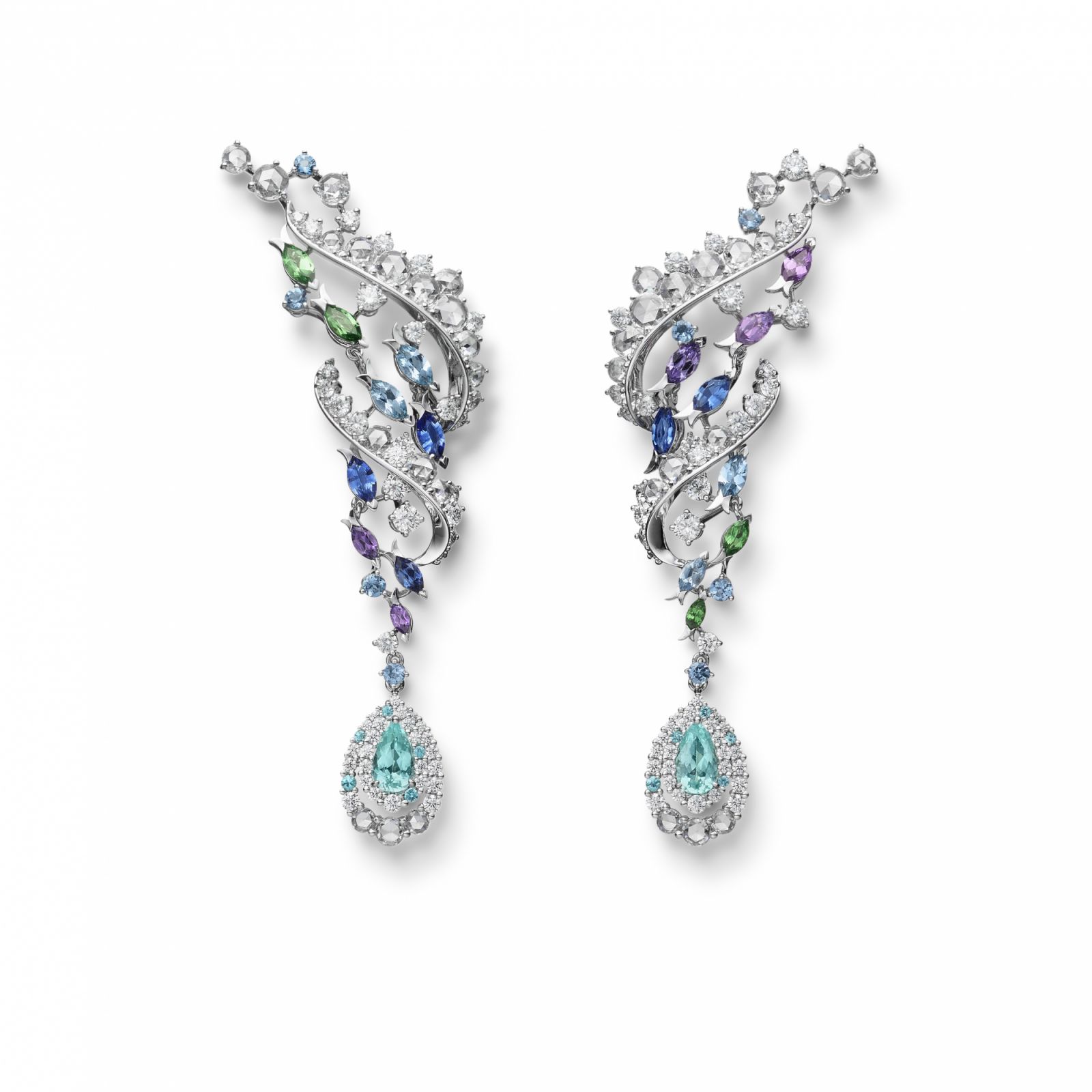 MIKIMOTO頂級珠寶系列《Praise to the Sea》藍鯨親子綠碧璽耳環。（Photo: MIKIMOTO）