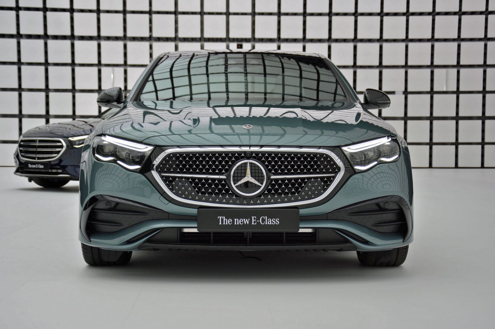 2024-mercedes-benz-e-class Super Car ที่ดึงดูดใจผู้รักรถยนต์ สิ่งที่ทำให้โลกยนตรกรรมมีความคึกคักและเป็นที่จับตามอง