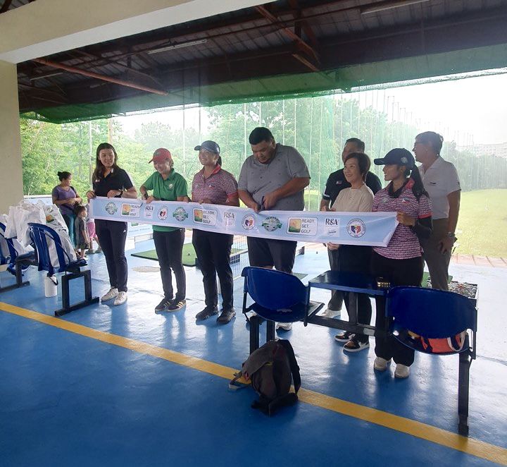 Ribbon cutting of the NGAP’s Ready, Set, Golf program with WGAP (Women’s Golf AssociaAon of the Philippines) President Cielo Fregil, Program Head Coach Keena Puzon, Kit de Chaves from Transview Philippines, Marika Arkoncel (works for the team of PSC Commissioner Olivia “Bong” Coo), Philippine Golf Tour General Manager Colo Ventosa, and Programme Coach Marvi Monsalve.