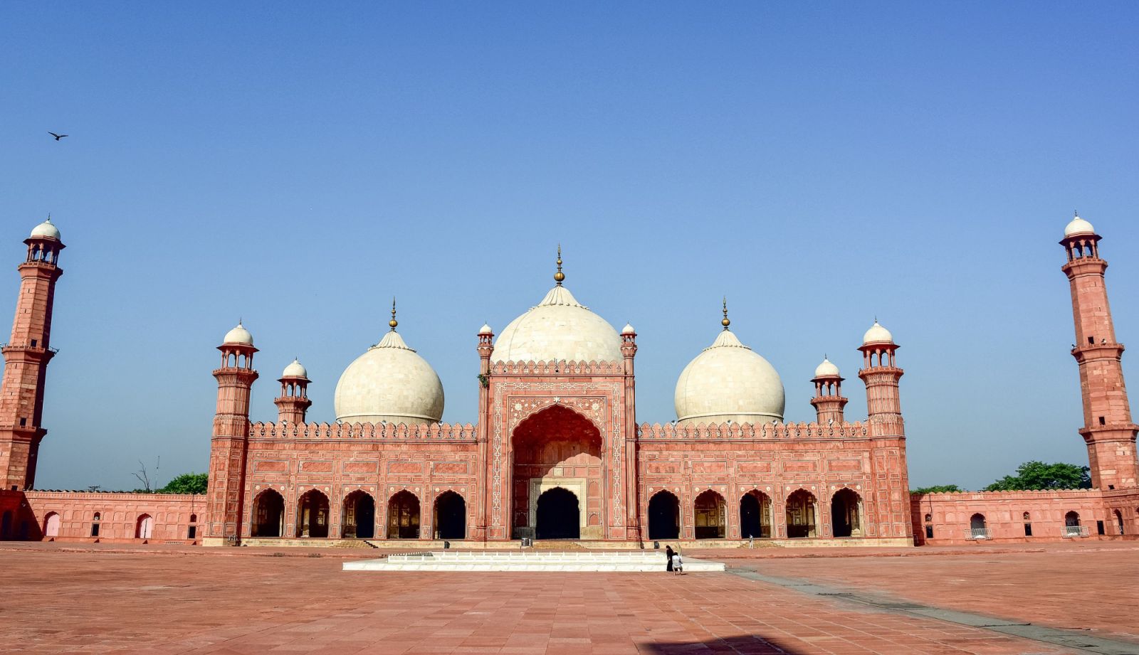 The Badshahi Mosque of Mughal aesthetic (Photo: Riaz Ahmad / WikiCommons)