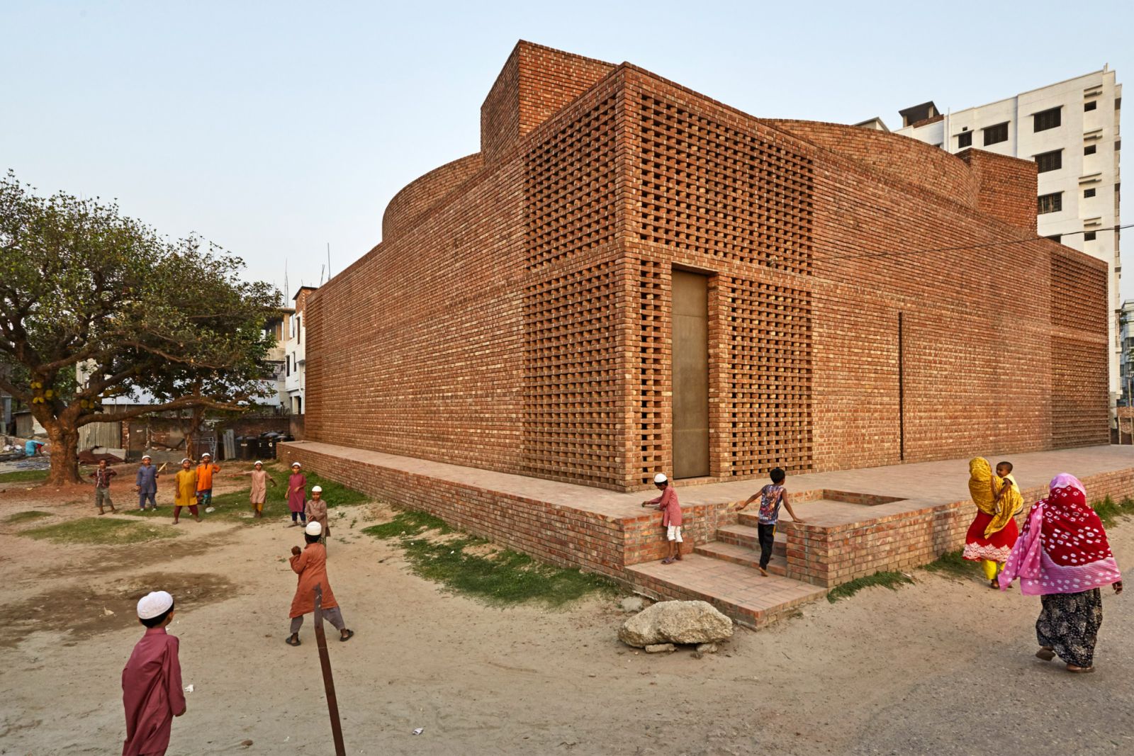 The exposed load-bearing terracotta brick façade (Photo: Courtesy of Marina Tabassum Architects via @dezeen / Instagram)