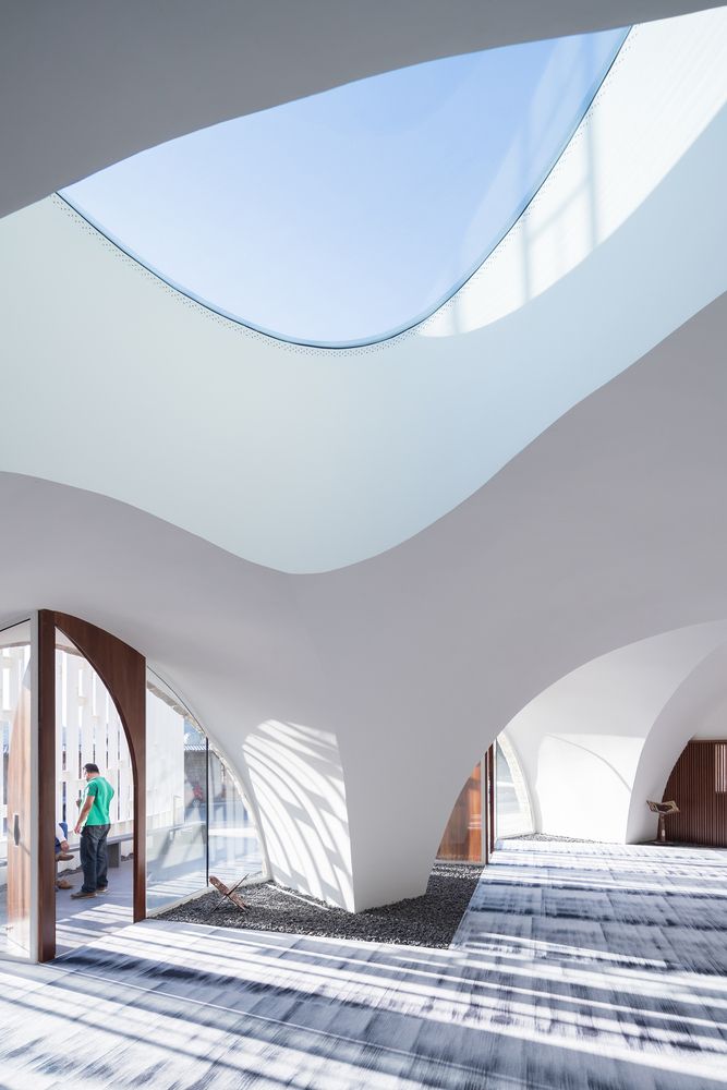 The curve-shaped skylight overhead (Photo: Iwan Baan via @leftarchitects / Instagram)