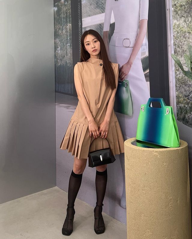 全少妮身穿Ferragamo造型。(Photo: Instagram @somewheregreeny)