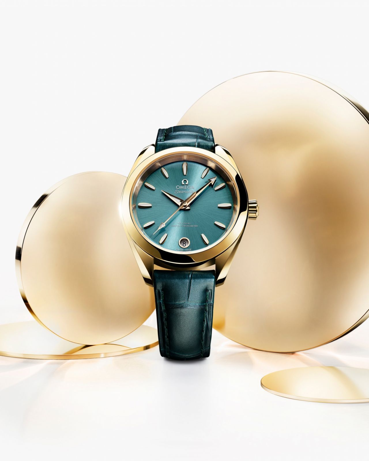 SEAMASTER AQUA TERRA SHADES 34 MM, MOONSHINE™ GOLD ON LEATHER STRAP