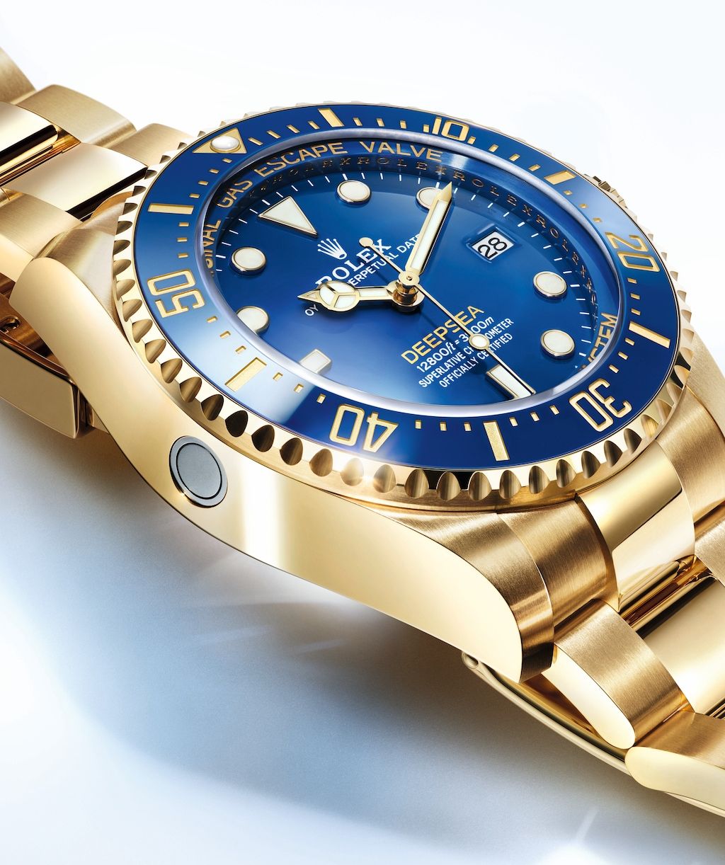 Oyster Perpetual Rolex Deepsea 18K黃金藍面款式建議售價1,854,500元。（Photo: Rolex）