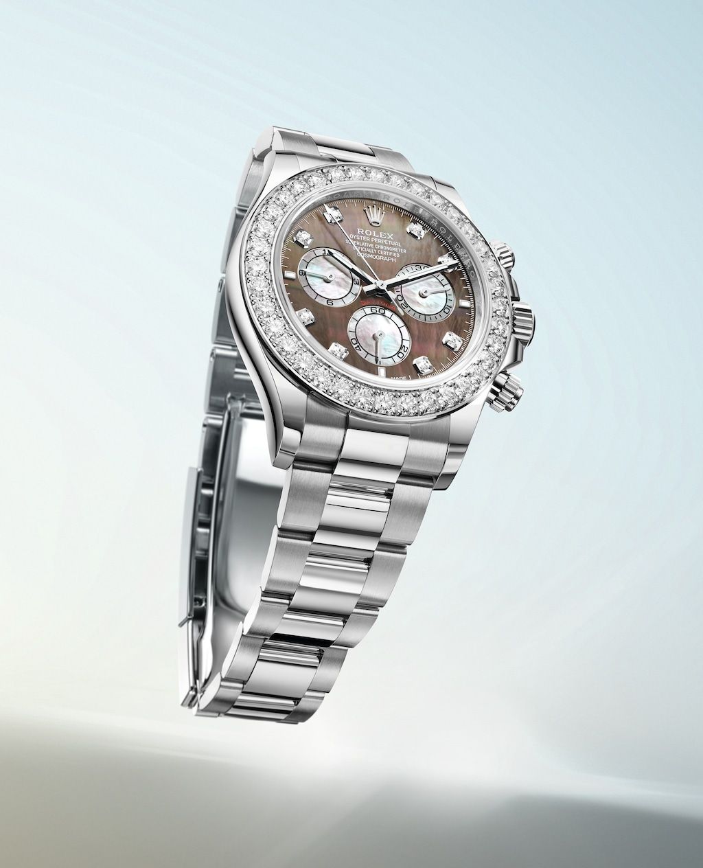 Oyster Perpetual Cosmograph Daytona黑色珍珠母貝錶盤款式則是2,494,500元。（Photo: Rolex）