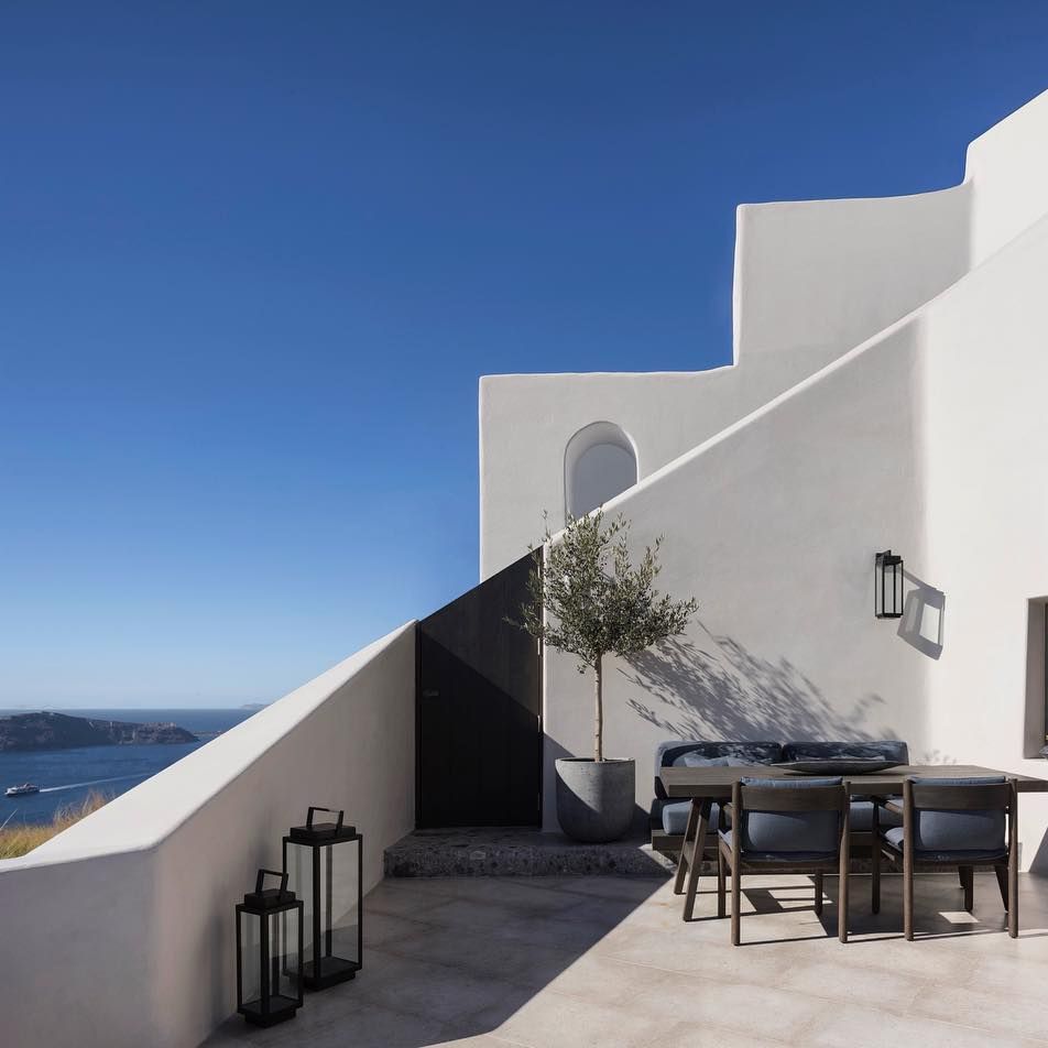 世上最美的設計酒店:Vora Villas Santorini,希臘聖托里尼(Photo: IG@vora_santorini)