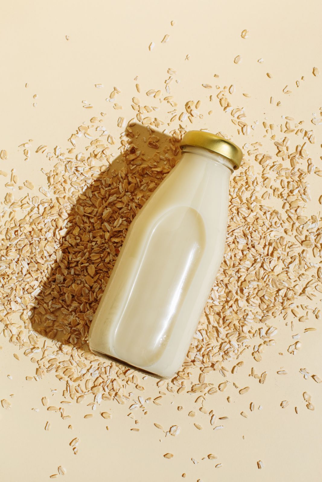 Oat milk in a glass bottle (Photo: Getty Images)