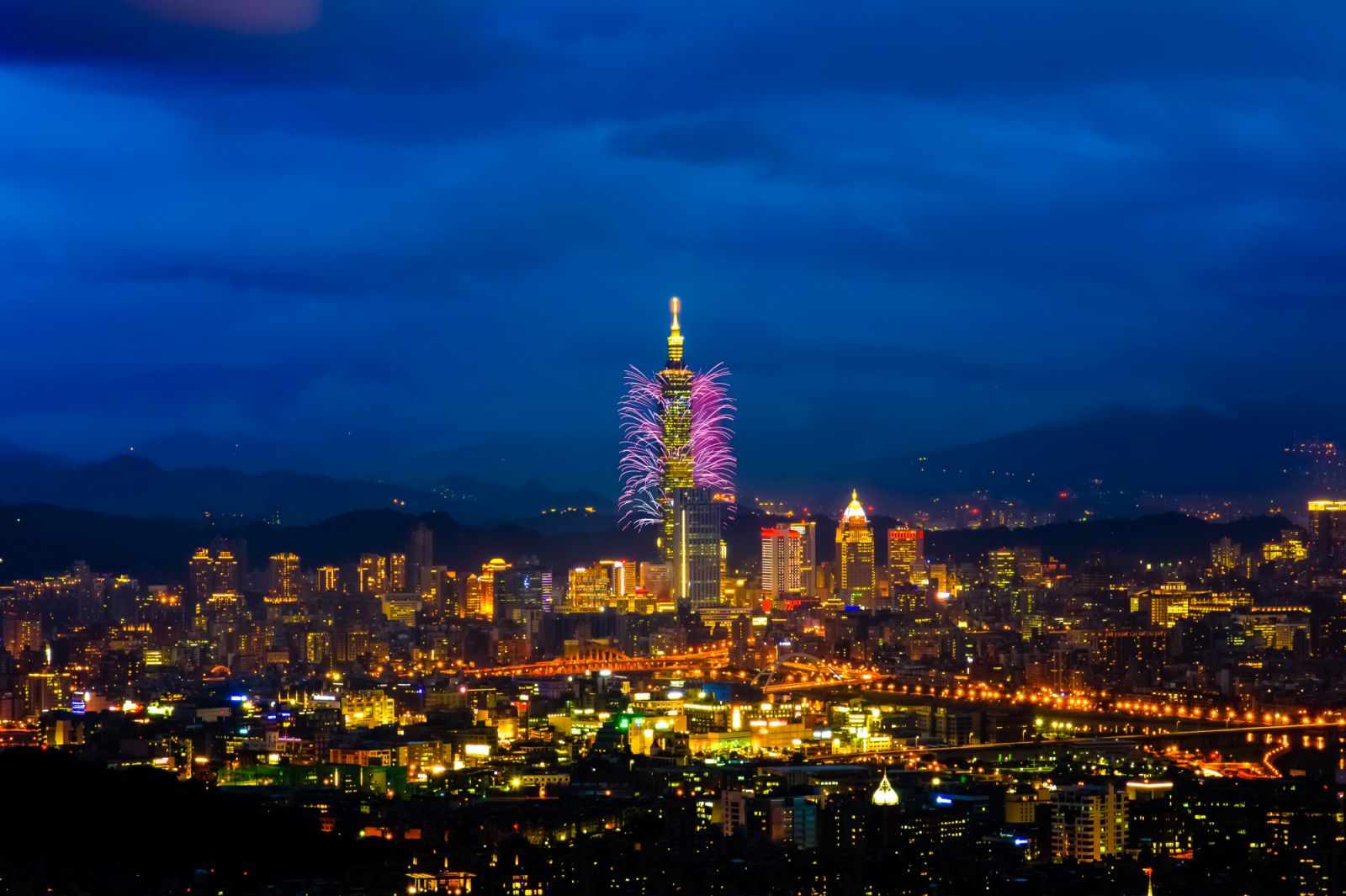 Taipei 101 firework show for the new year 2014