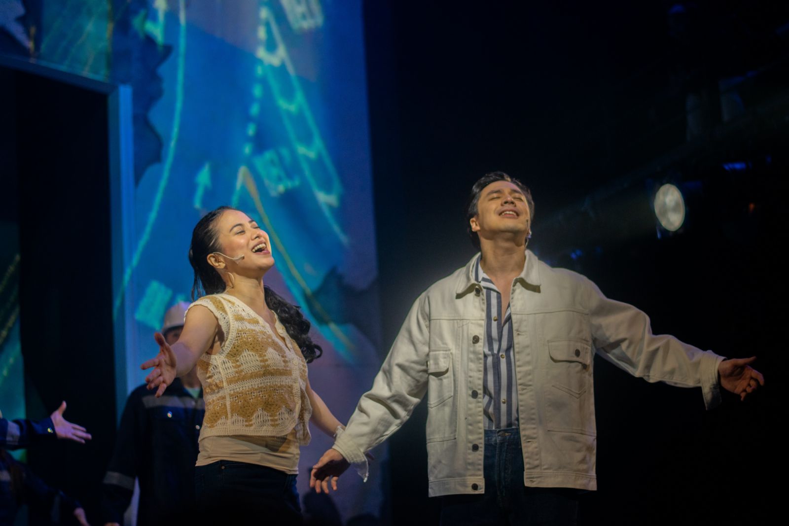 Popoy and Basha making up and reuniting in the end (Photo: PETA)