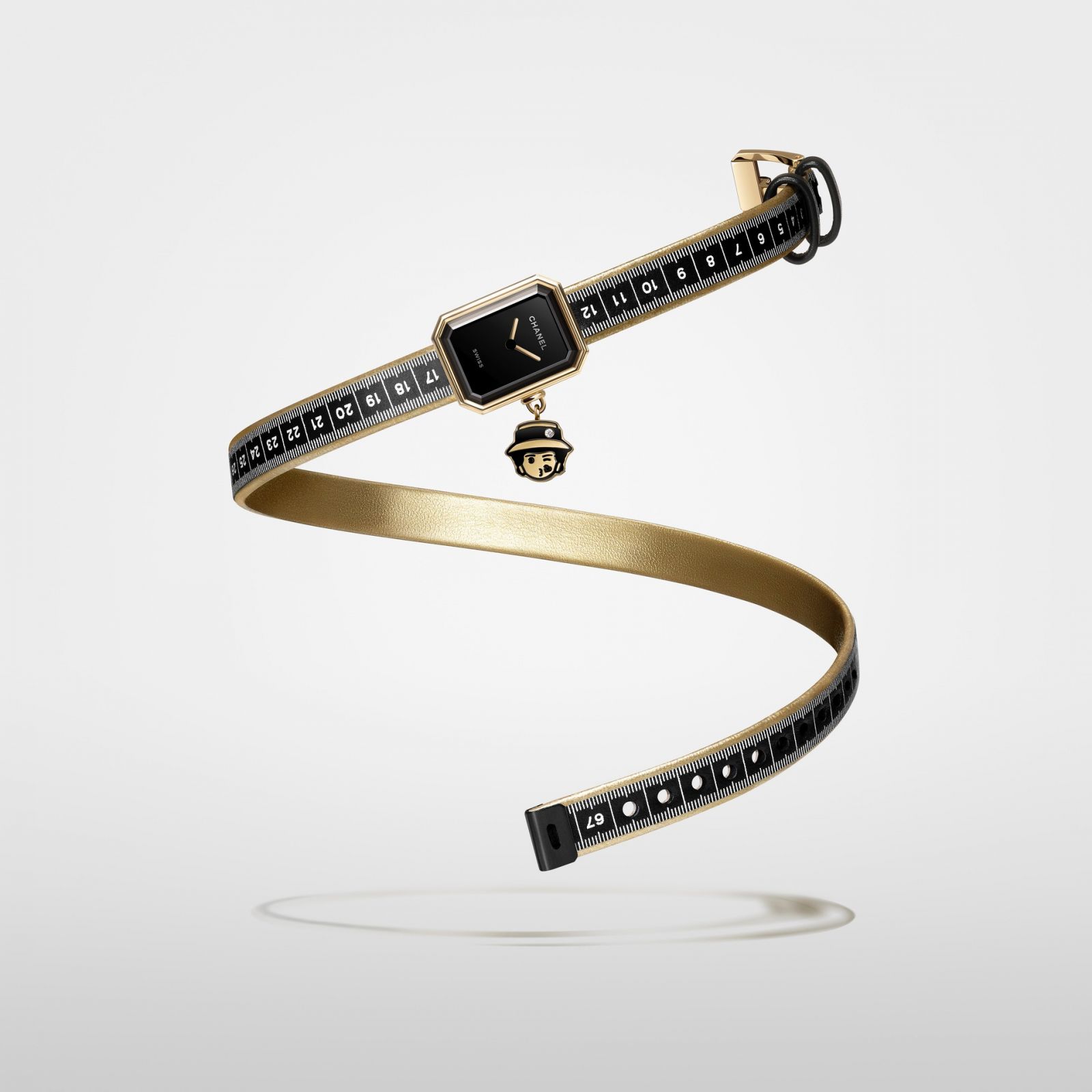 Première Ruban Couture 腕錶把捲尺化作錶帶，呼應今年的主題。（Photo: Chanel）