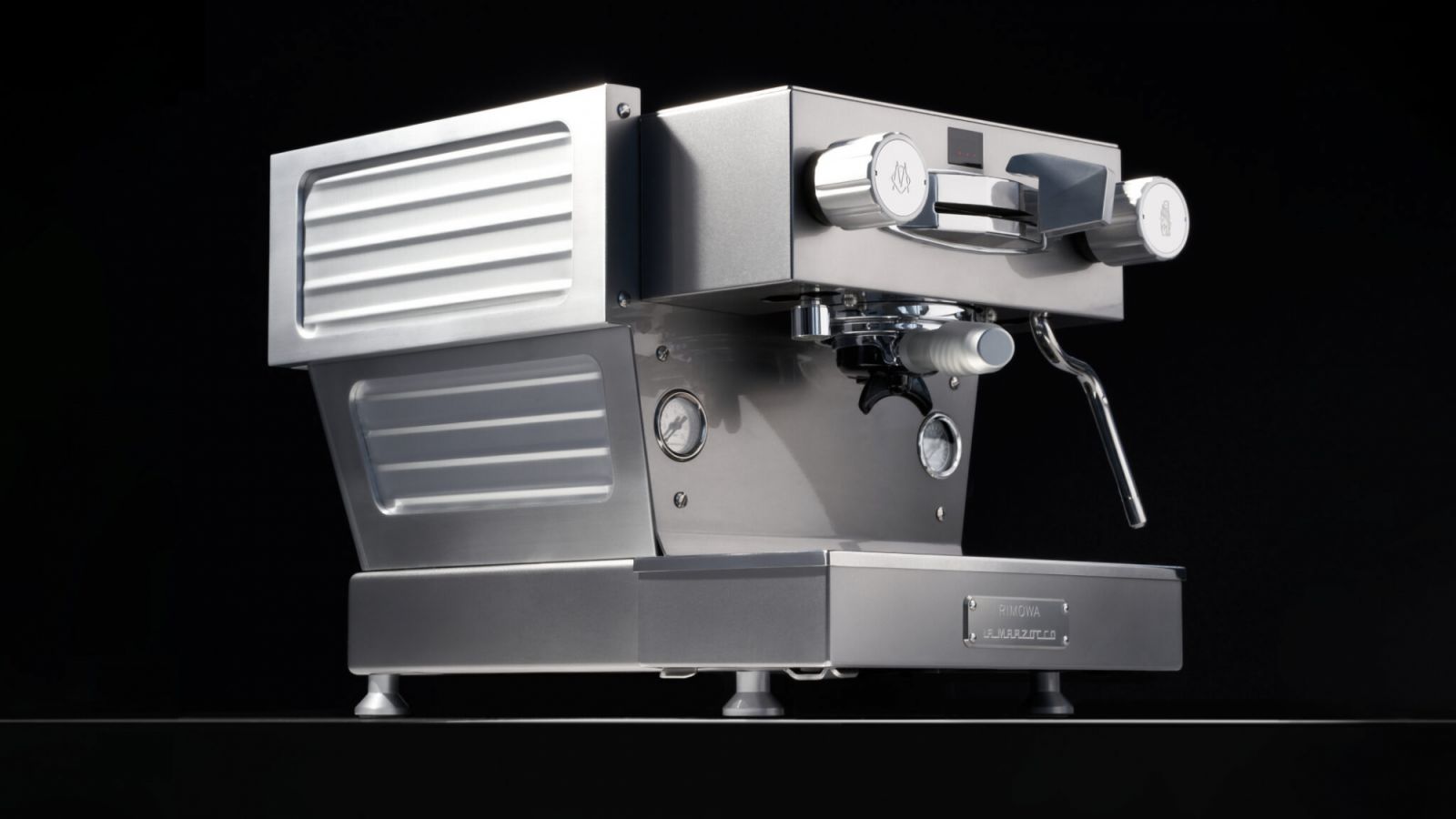 เครื่องทำกาแฟ La Marzocco X RIMOWA (ภาพ: La Marzocco)
