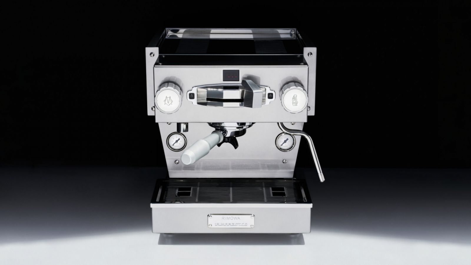 เครื่องทำกาแฟ La Marzocco X RIMOWA (ภาพ: La Marzocco)