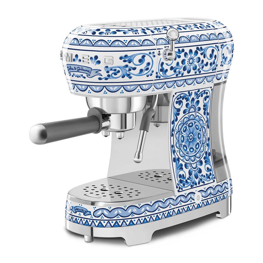 เครื่องทำกาแฟ Smeg x Dolce & Gabbana (ภาพ: Smeg UK)