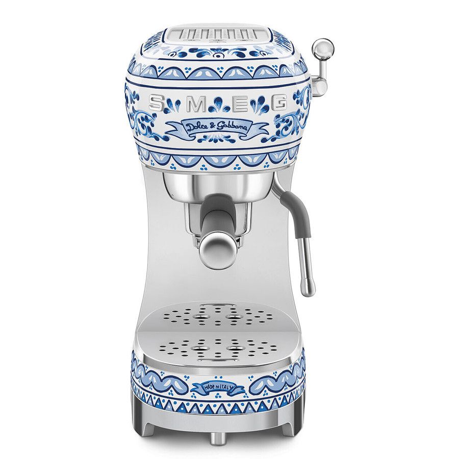 เครื่องทำกาแฟ Smeg x Dolce & Gabbana (ภาพ: Smeg UK)