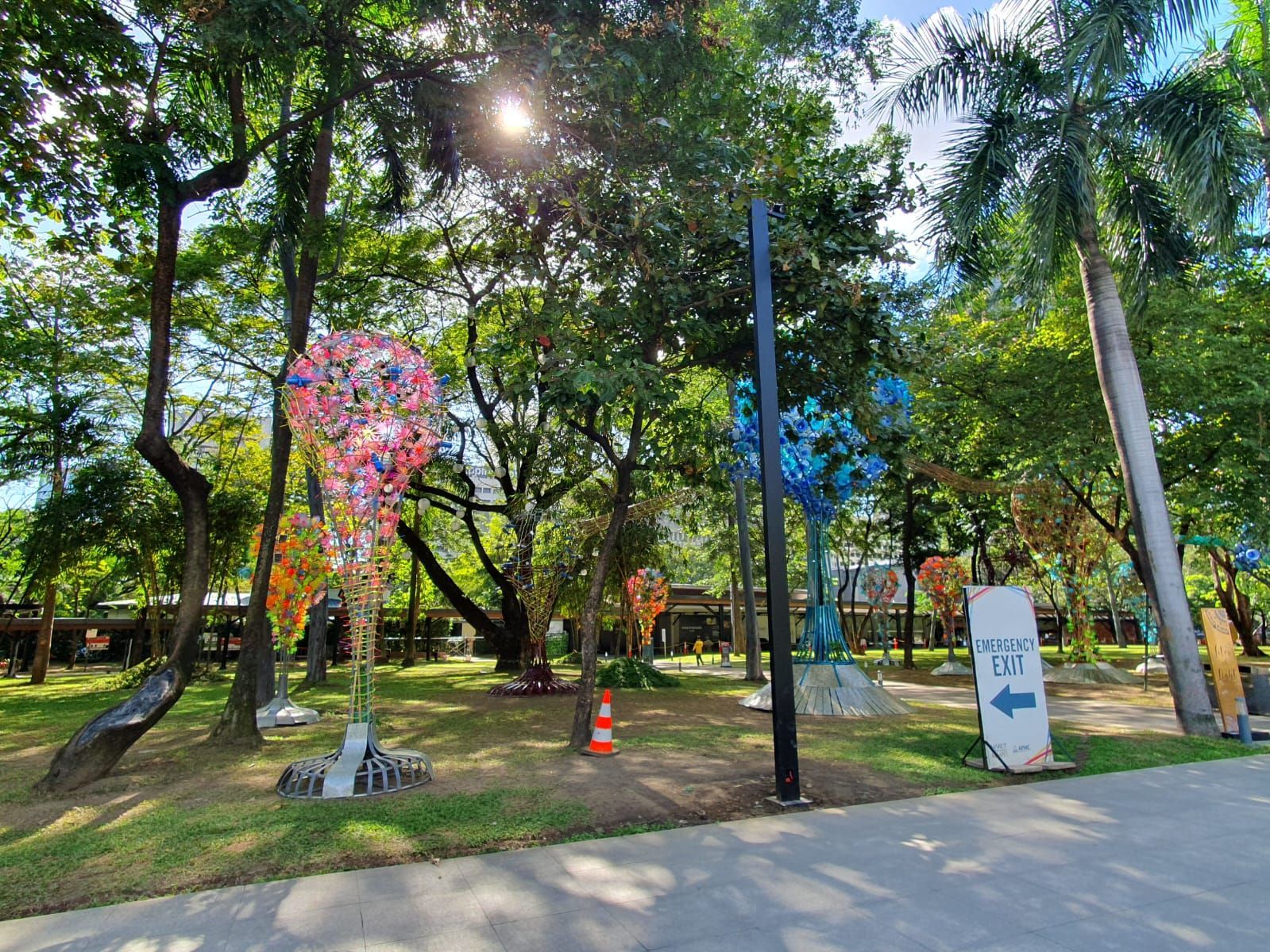 Elemental by Leeroy New, an art exhibition at the Ayala Triangle Gardens (Photo: Angela Nicole Guiral)