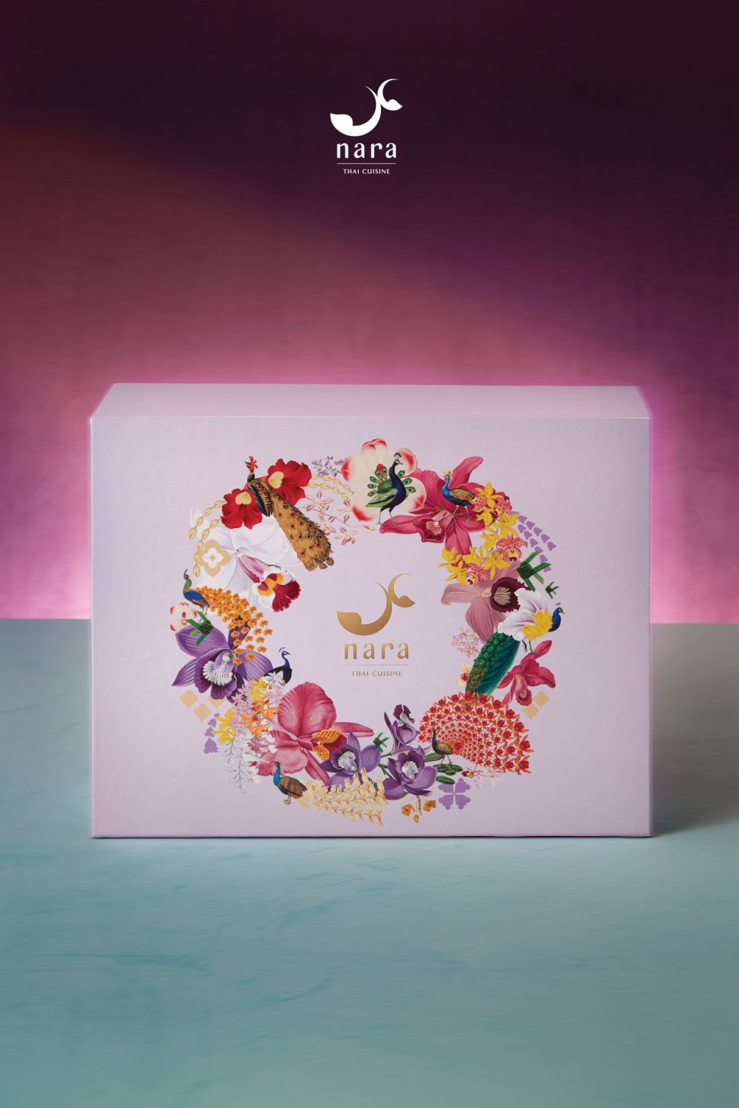 Limited gift box ข้าวแช่ของนารา x สิริไท ที่ตัวกล่องได้รับการออกแบบโดยนักรบ มูลมานัส ศิลปินนักวาดภาพประกอบ