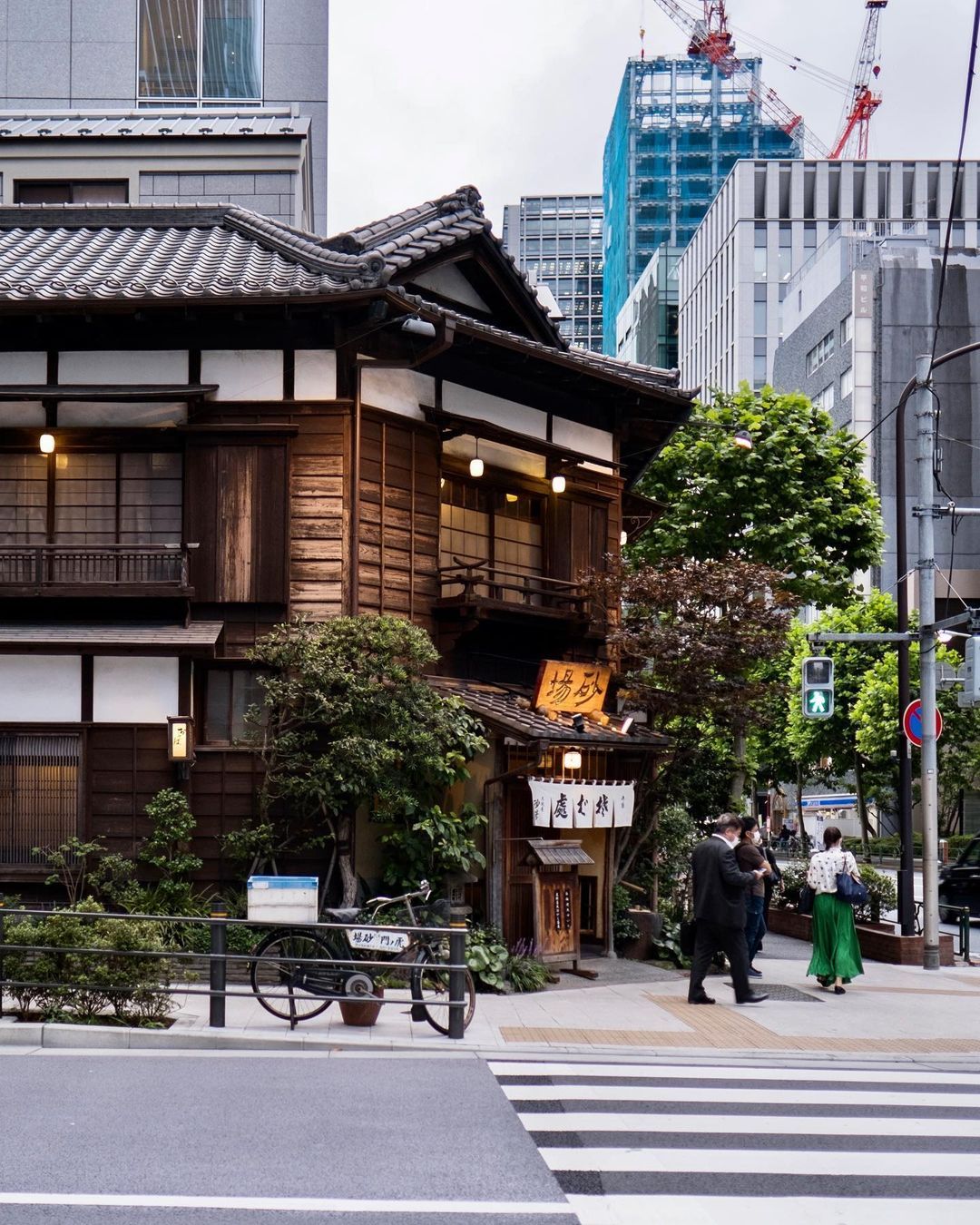 Toranomon Osaka-ya Sunaba Restaurant in Tokyo, Japan (Photo: Instagram / @japanpropertycentral)