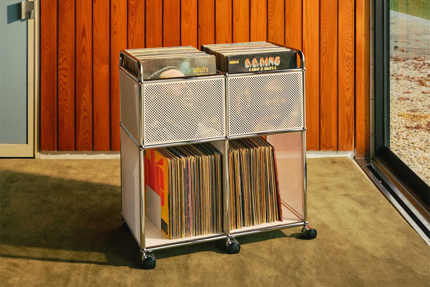 The vinyl cart made of USM's steel tubes and perforated panels (Photo: Courtesy of Symbol)