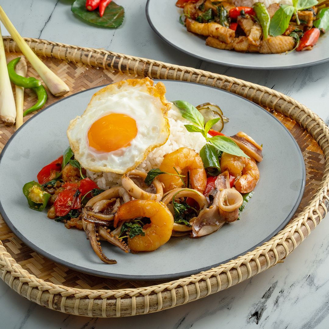 Seafood pad kra pow (Photo: Instagram / @padboypj)
