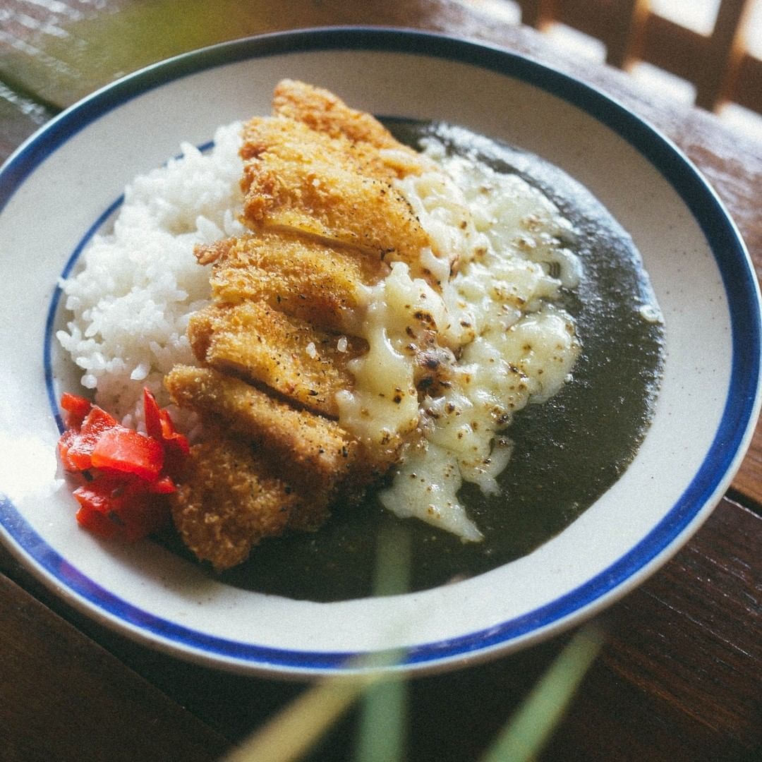 Spicy black curry (Photo: Instagram / @curryshokudo)