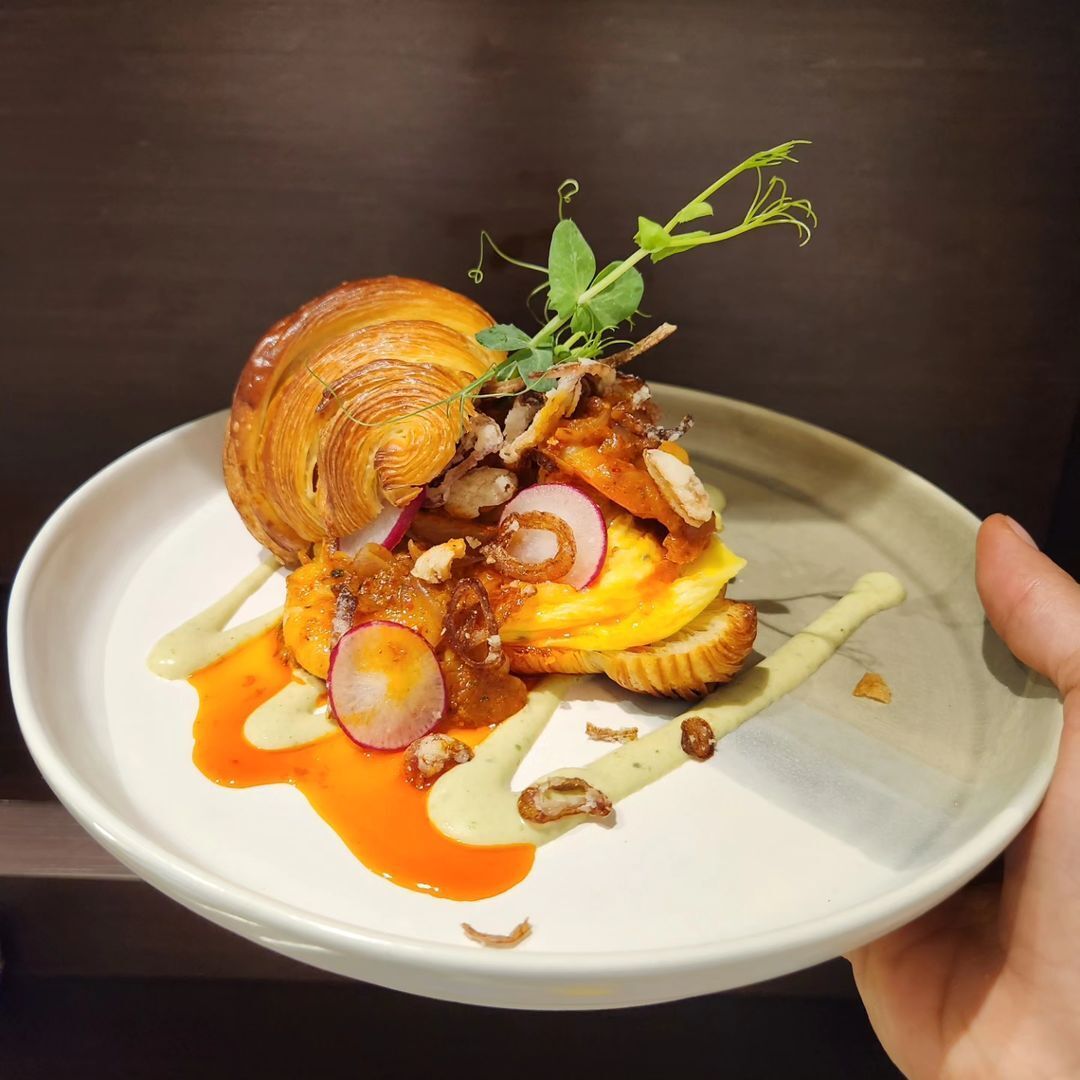 Telur sambal udang croissant (Photo: Instagram / @broomartisanbakery)