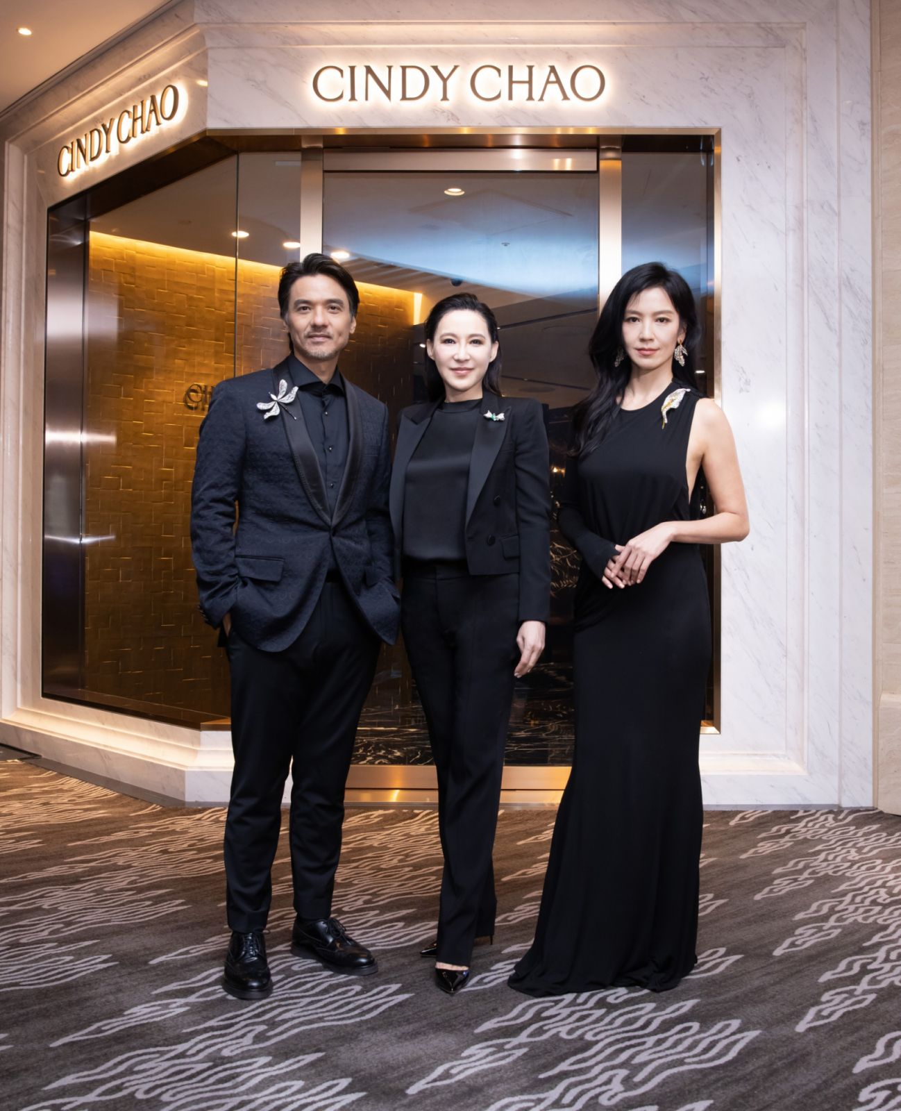 Cindy Chao與兩位出席二十週年巡迴展的好友林熙蕾、馮德倫合影。(Photo: Cindy Chao)