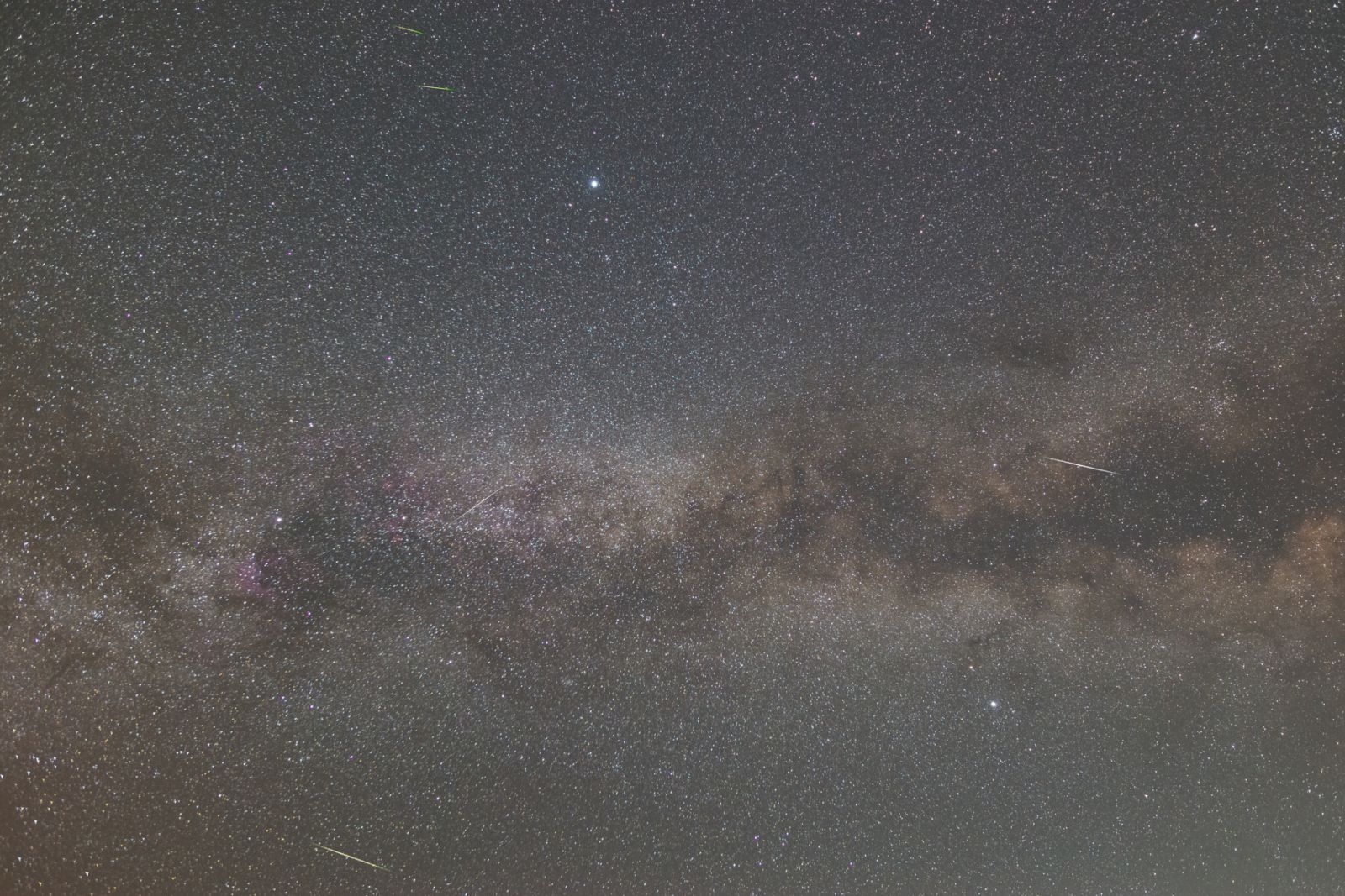 天琴座流星雨正式名稱是「4月天琴座流星雨」,還有其他的時間能夠觀測到以天琴座為輻射點的流星雨發生。(Photo: Getty Images)