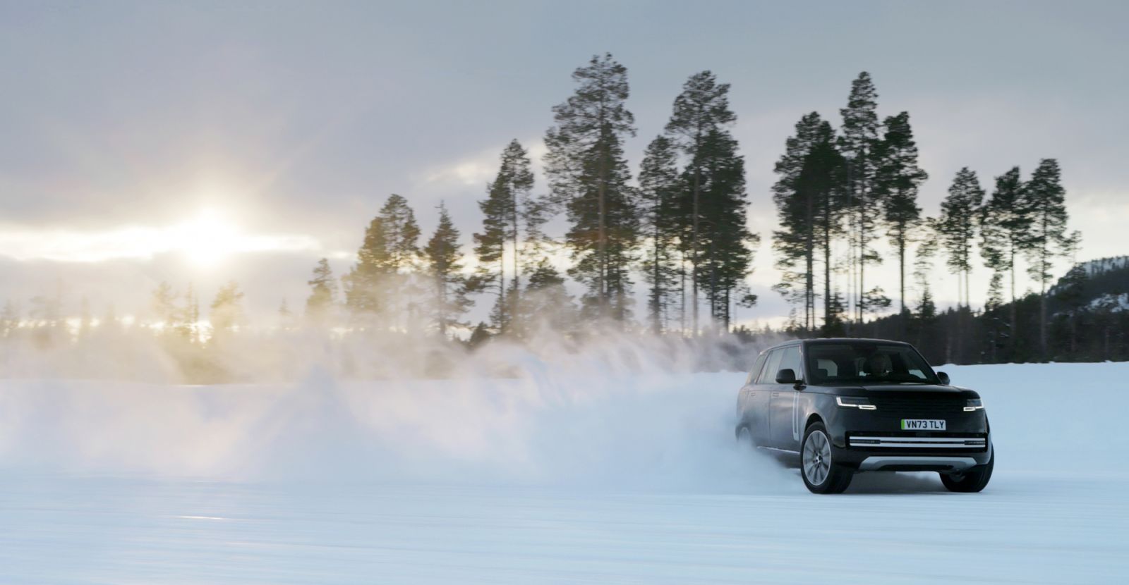 รถยนต์ Range Rover กับระบบขับเคลื่อนไฟฟ้า ที่ทั้งหมดจะต้องผ่านการทดสอบต่างๆ โดยเน้นไปที่ความสามารถของแบตเตอรี่และชุดขับเคลื่อนไฟฟ้า (EDU)