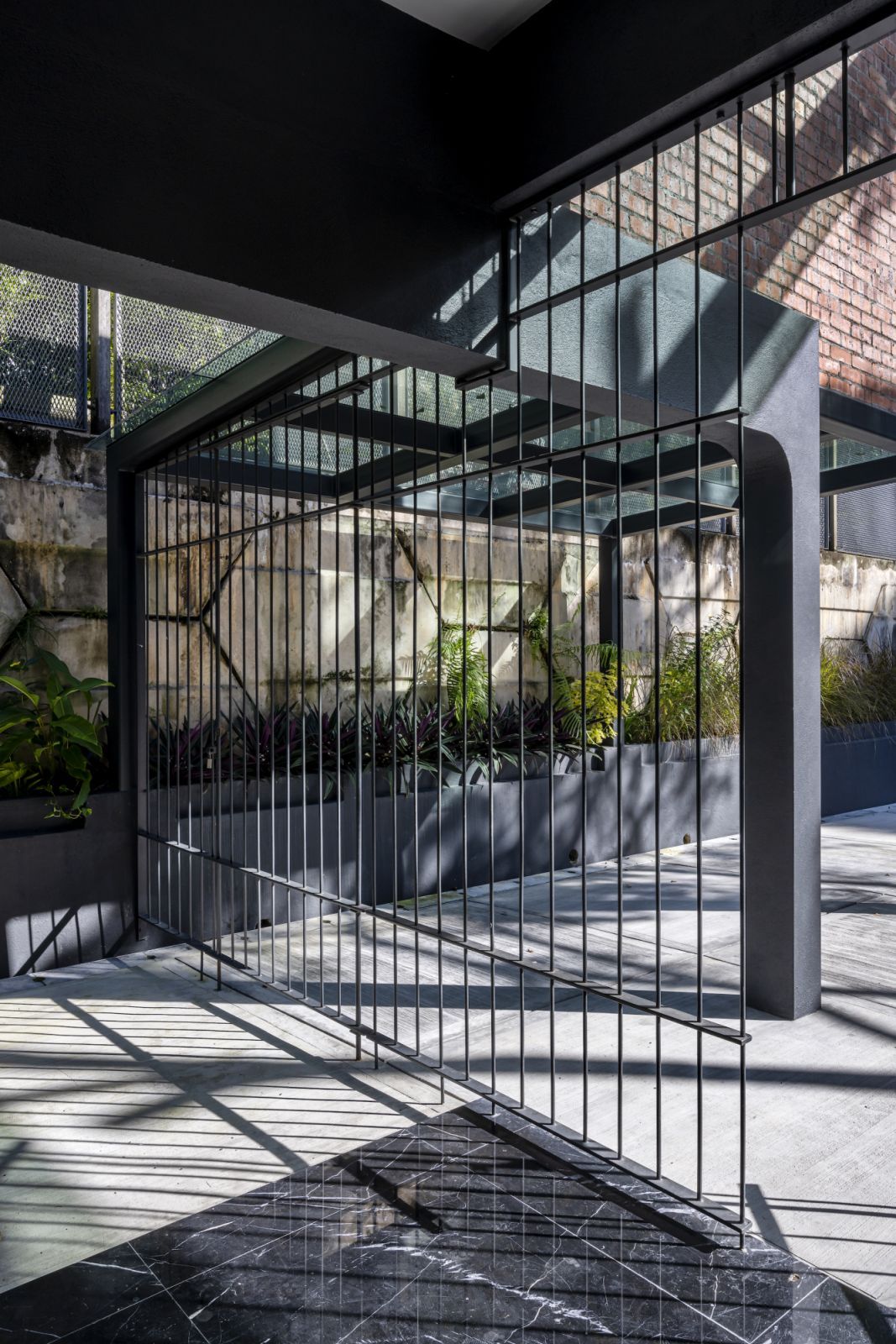 A play of light and shadow with the lattice detail (Photo: Lin Ho)