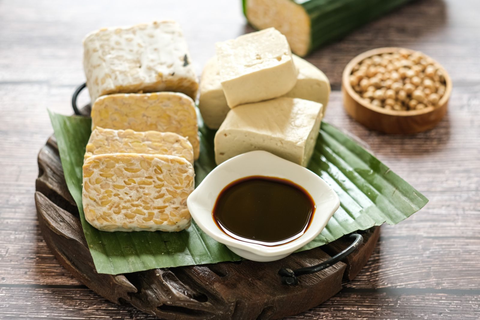 Tempe dan tauhu, protein tumbuhan yang diperbuat daripada kacang soyas (Photo: Getty Images)