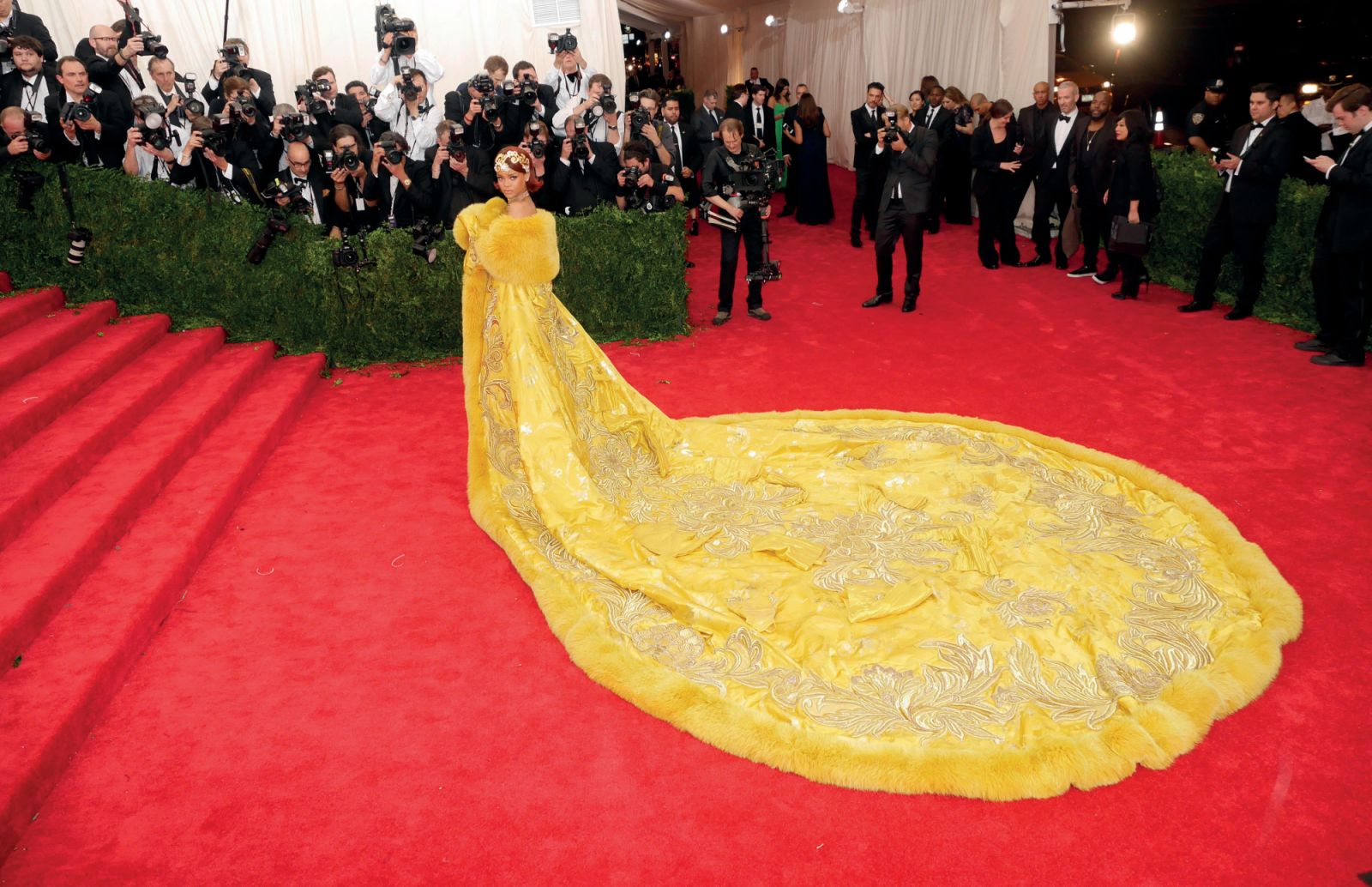 rihanna dress chinese designer When Rihanna wore Guo Pei to the 2015 Met Gala, the world had to stop and  stare. At the 2015 Met Gala, Rihanna made a striking entrance in a  yellow gown by
