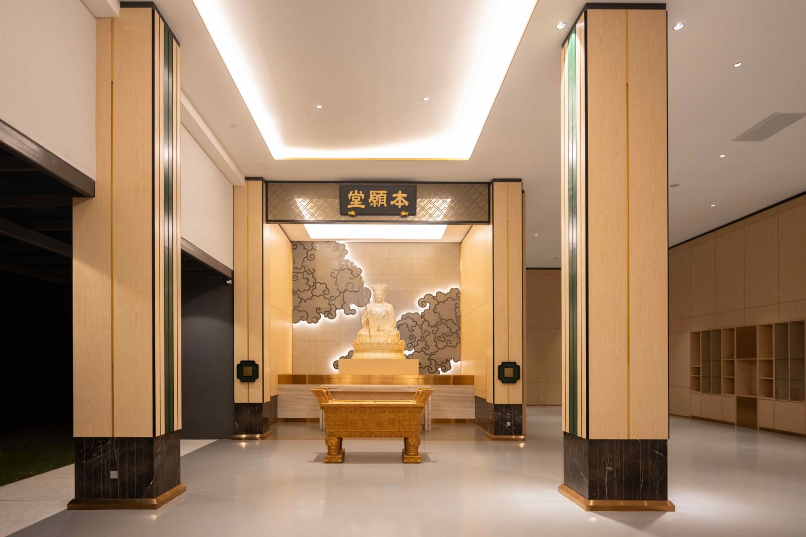 Cloud-like designs as backdrops to the prayer statues